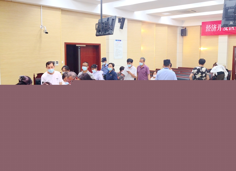 常熟市人民法院執(zhí)行局集中向175位工人發(fā)放案款956萬(wàn)余元.jpg