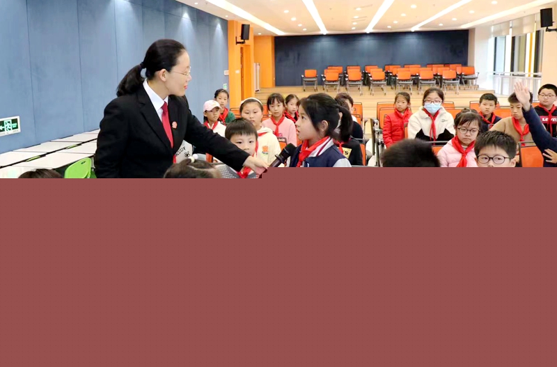 虎丘法院法官進校園講課.jpg