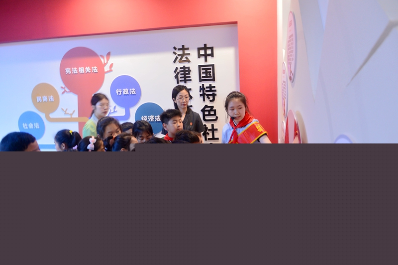 3、讓中國特色社會主義法治理念在小朋友們心中扎根.jpg